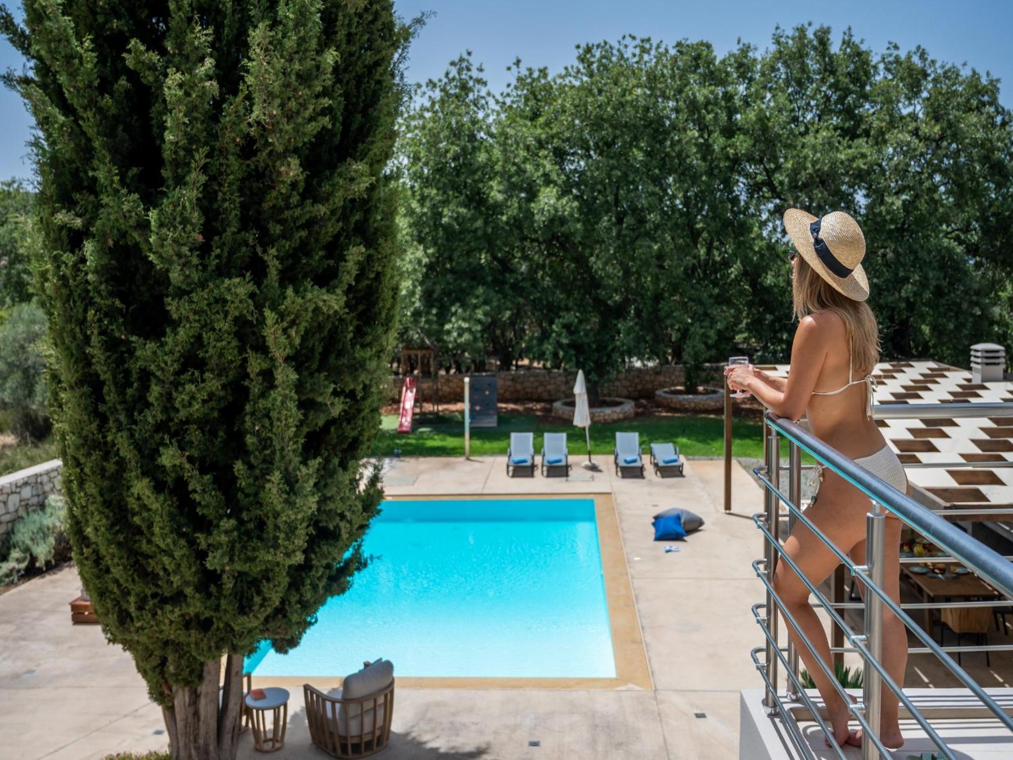 Villa Ellie - Heated Pool, Playground, Garden & Bbq! Vederoi Екстериор снимка