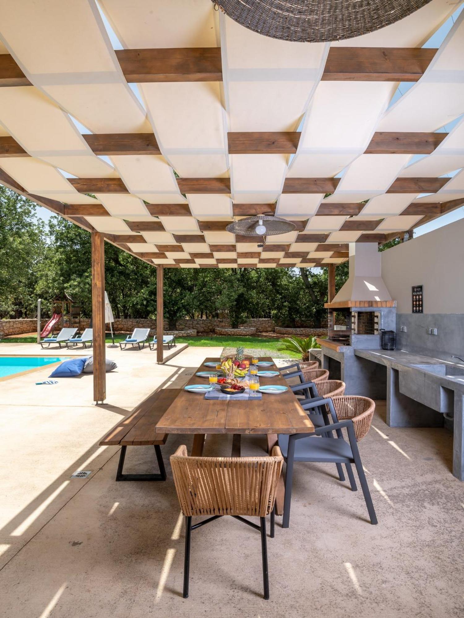 Villa Ellie - Heated Pool, Playground, Garden & Bbq! Vederoi Екстериор снимка