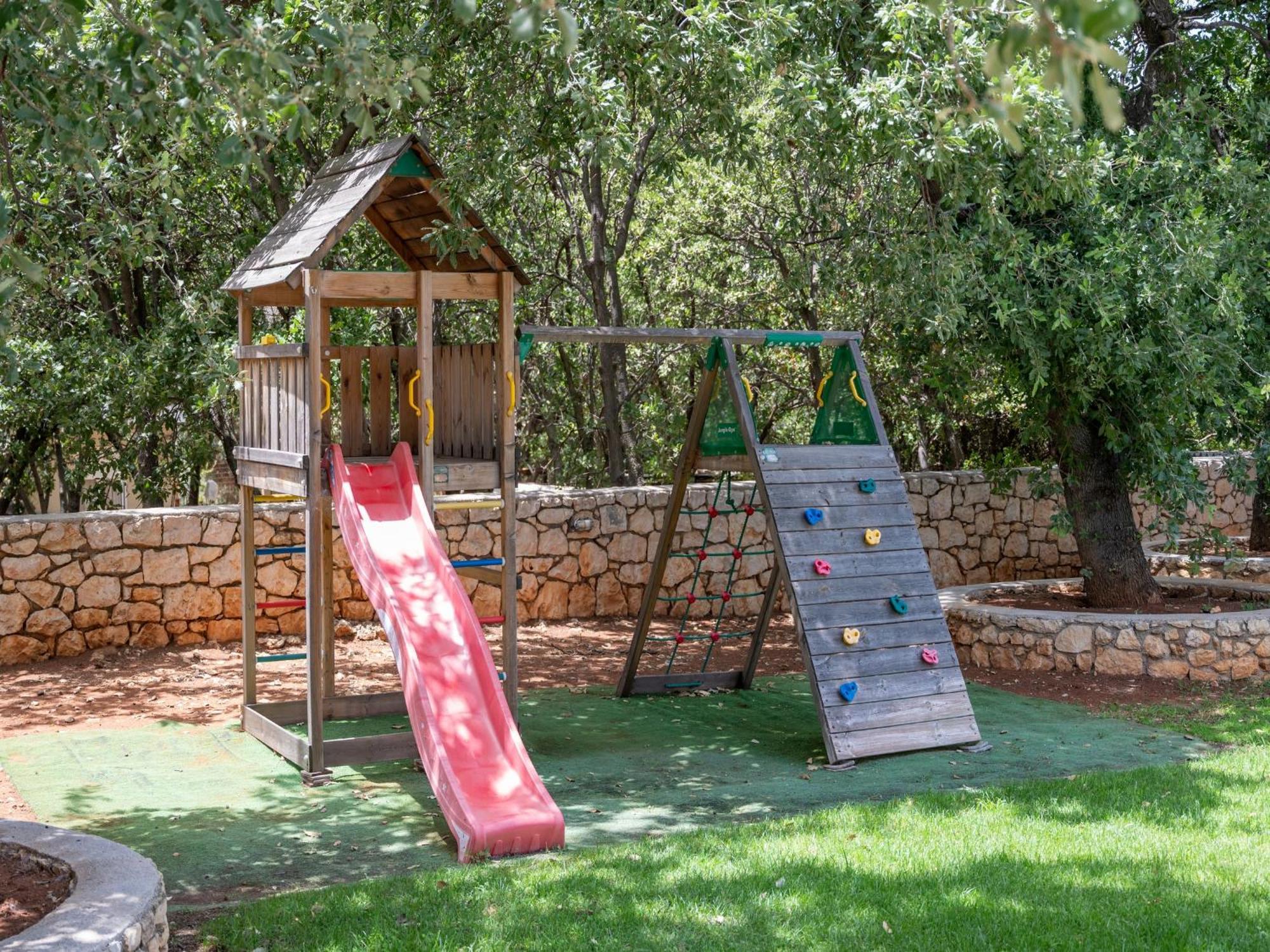 Villa Ellie - Heated Pool, Playground, Garden & Bbq! Vederoi Екстериор снимка