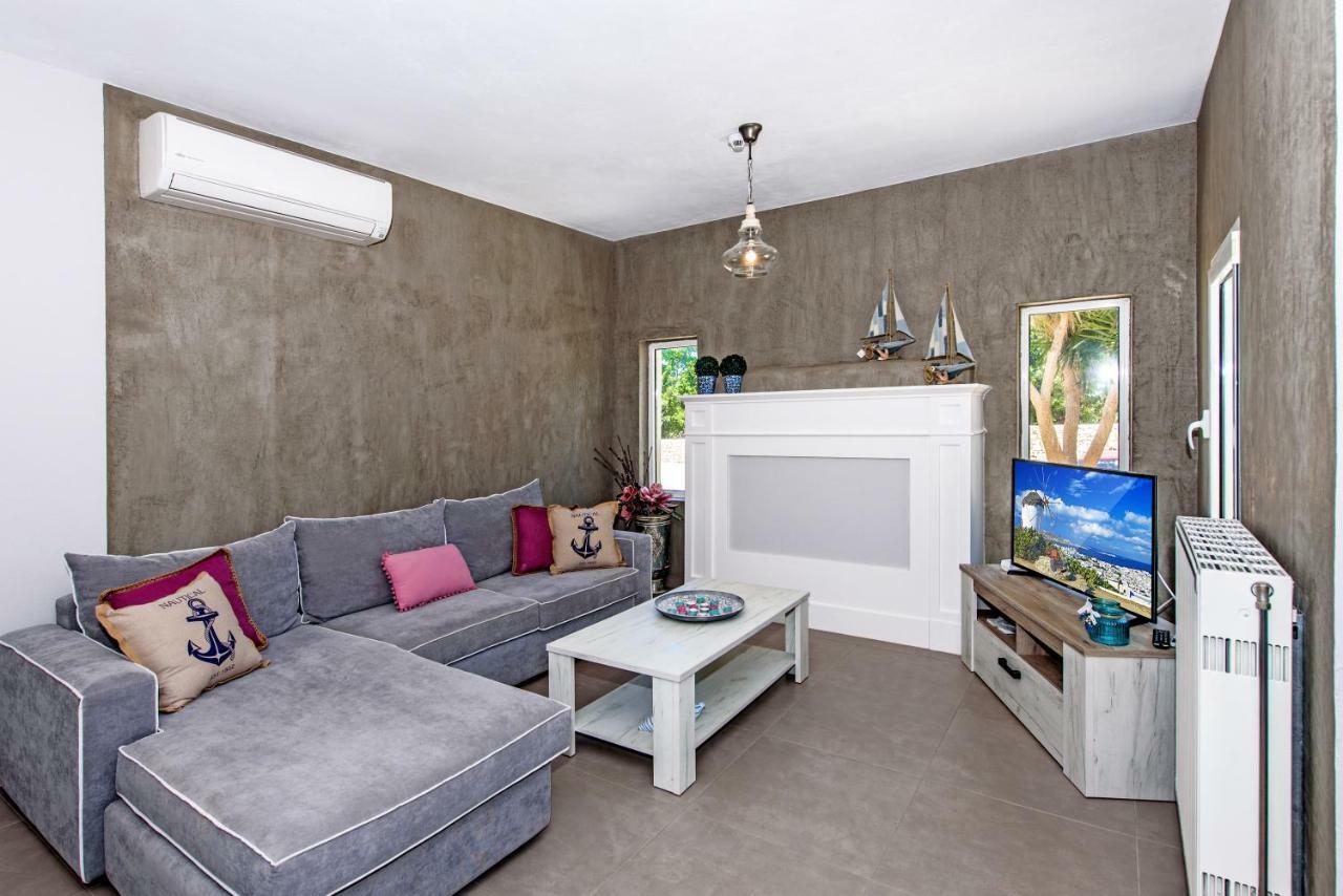 Villa Ellie - Heated Pool, Playground, Garden & Bbq! Vederoi Екстериор снимка