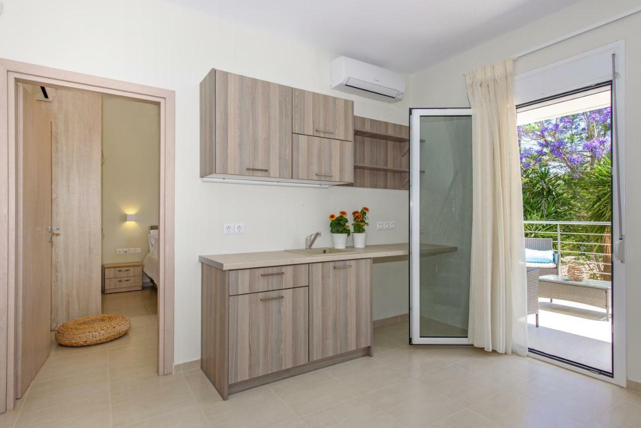Villa Ellie - Heated Pool, Playground, Garden & Bbq! Vederoi Екстериор снимка